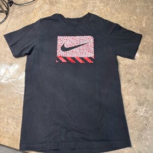Nike boys short sleeve tee shirt size Large 
In good condition